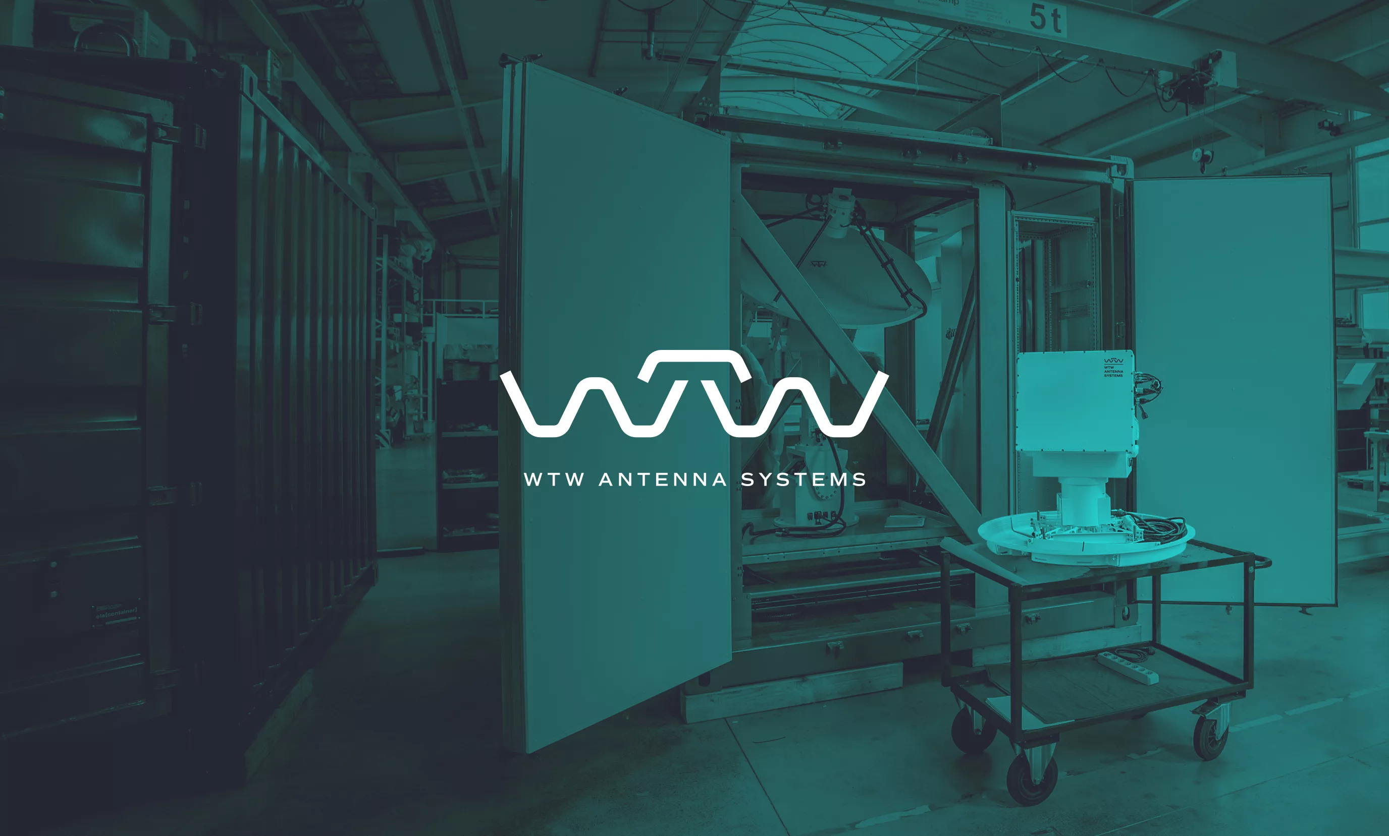 WTW Logo vor Produktionshalle mit Tracking Antennen